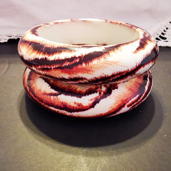 Pair of Chunky Domed Animal Tiger Print Plastic Bangle Bracelets - Picture 2 of 16